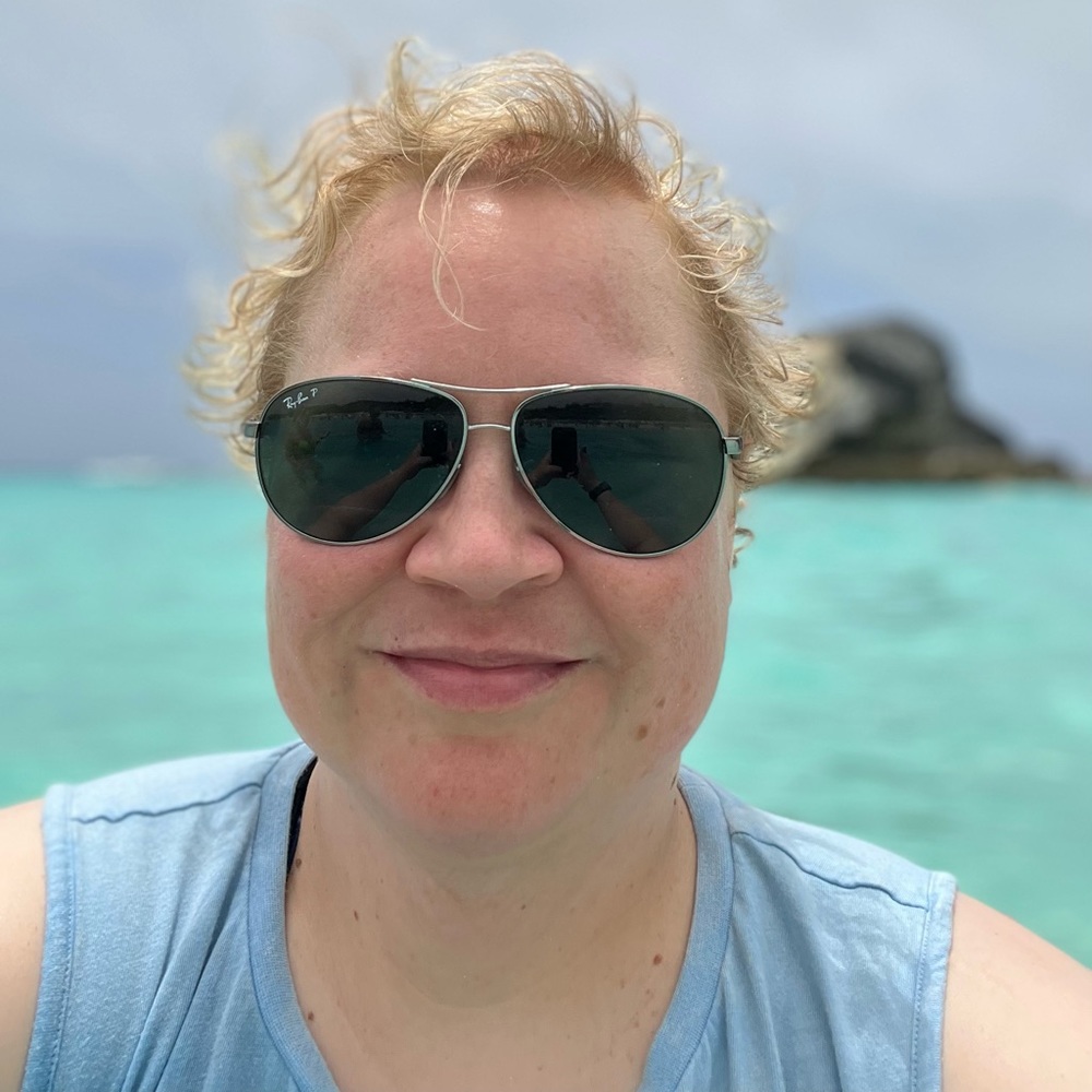 Meet your Posher, Adina